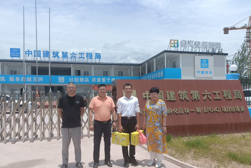 炎炎夏日送清涼，滴滴關(guān)懷沁人心
